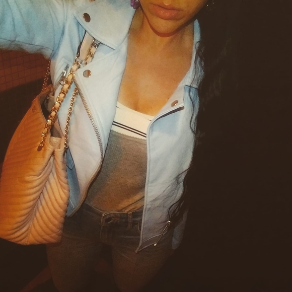 Meet your Posher, Anjelica - Picture 1 of 1